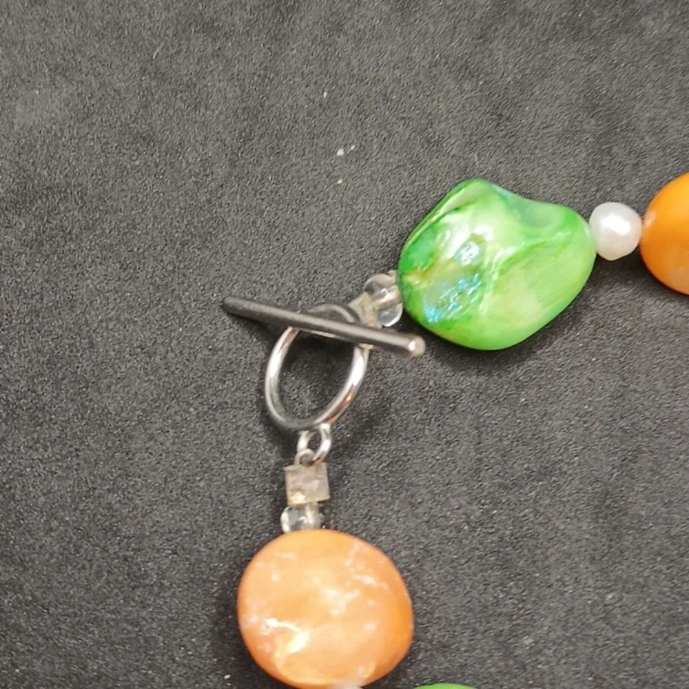 Small kids beaded summer bracelet toggle clasp